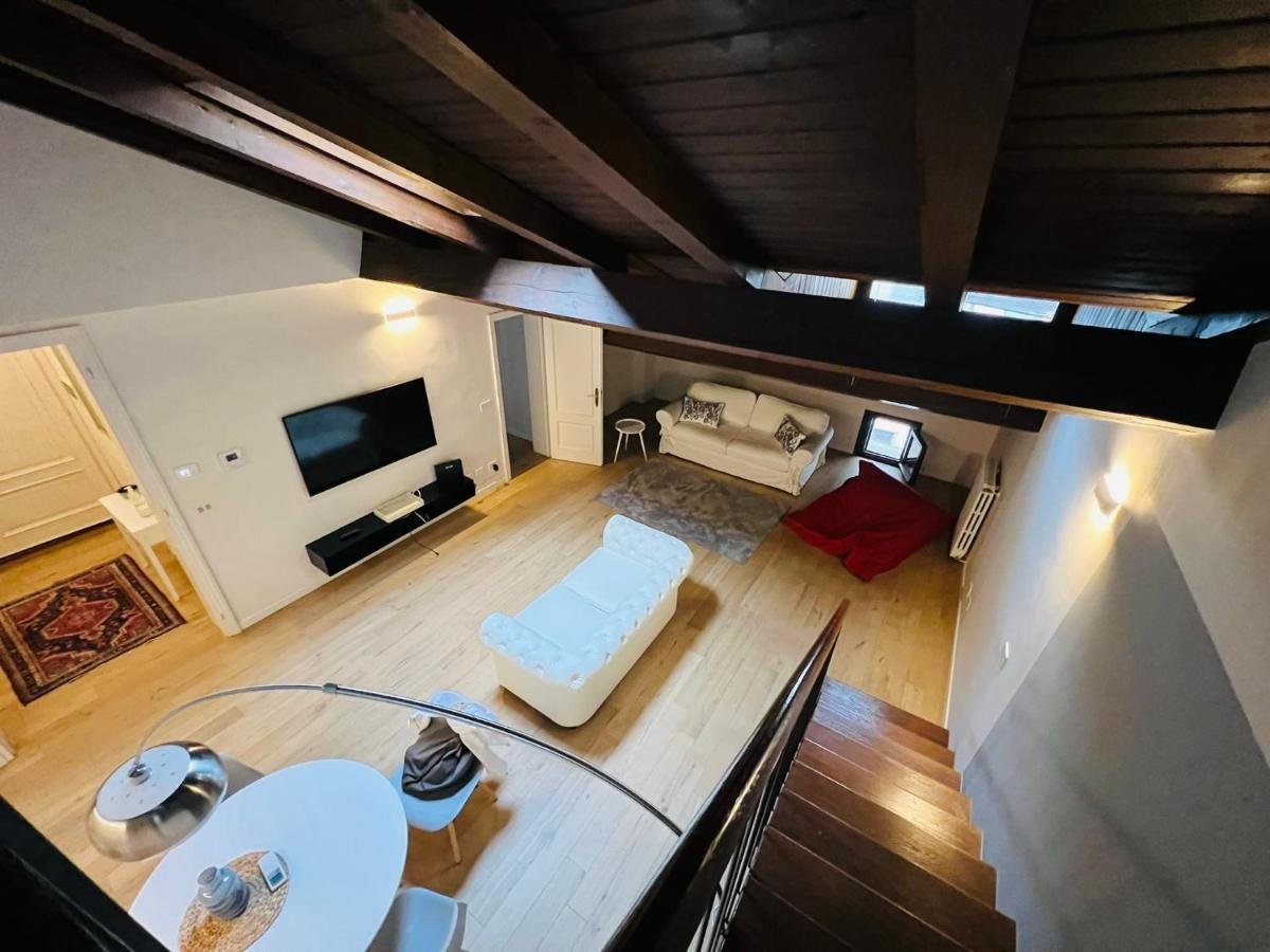 Il Salotto Sul Rio Apartment มานโตวา ภายนอก รูปภาพ