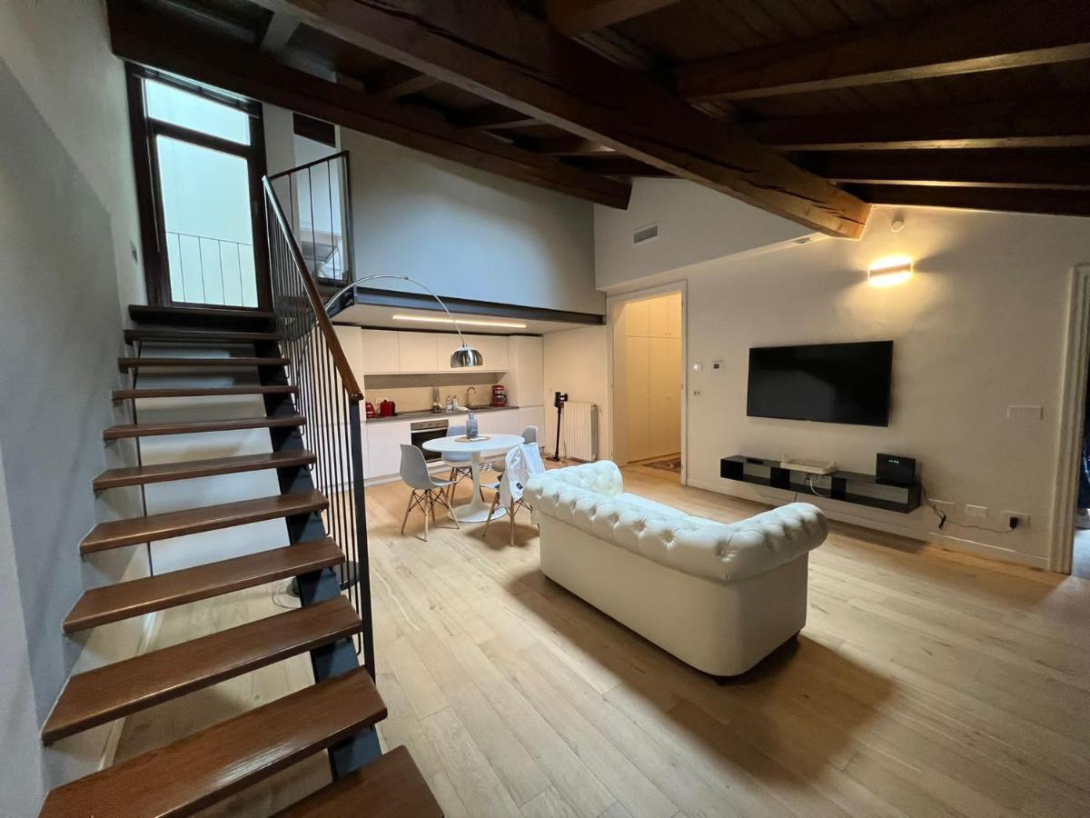 Il Salotto Sul Rio Apartment มานโตวา ภายนอก รูปภาพ
