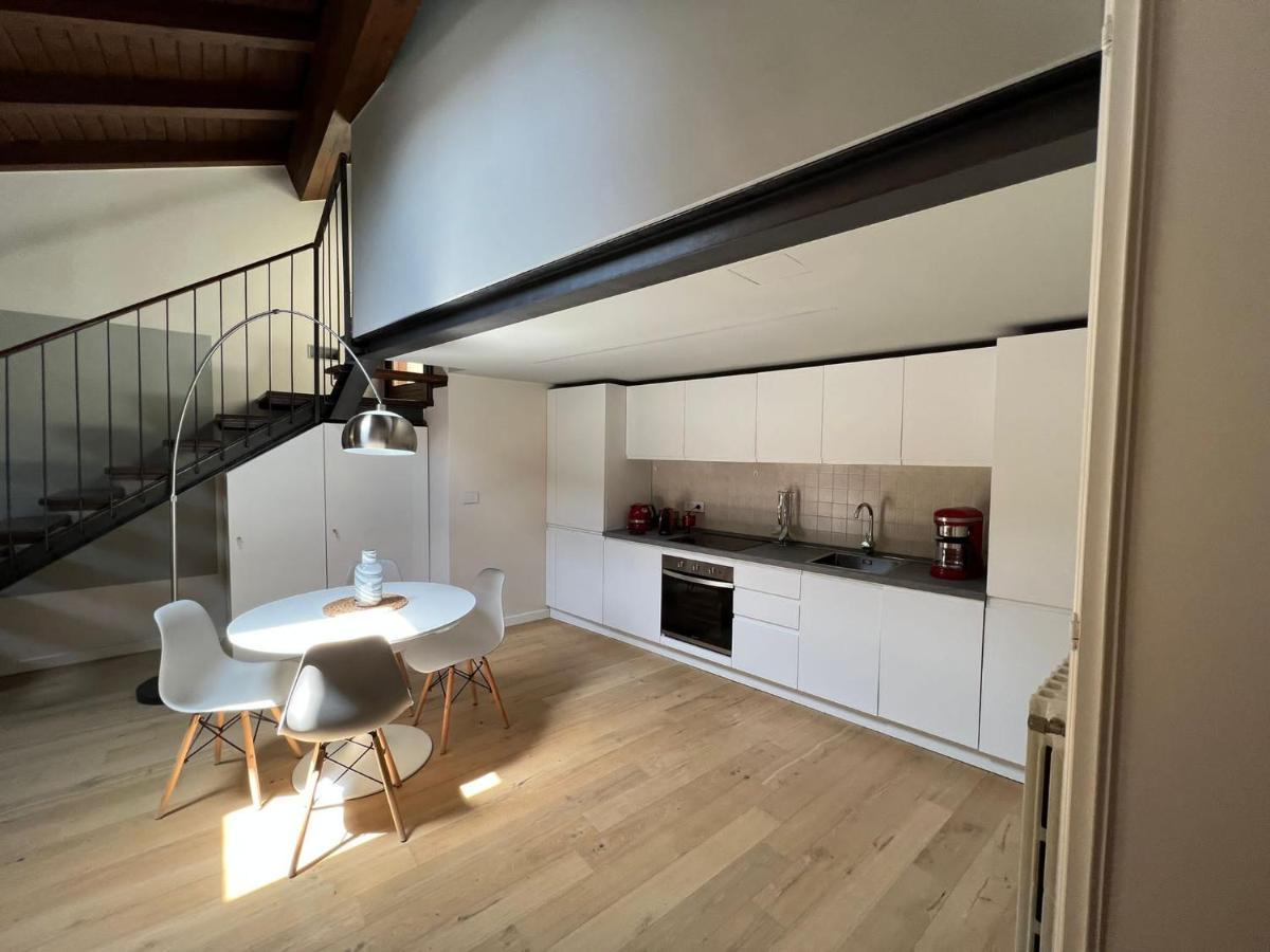 Il Salotto Sul Rio Apartment มานโตวา ภายนอก รูปภาพ