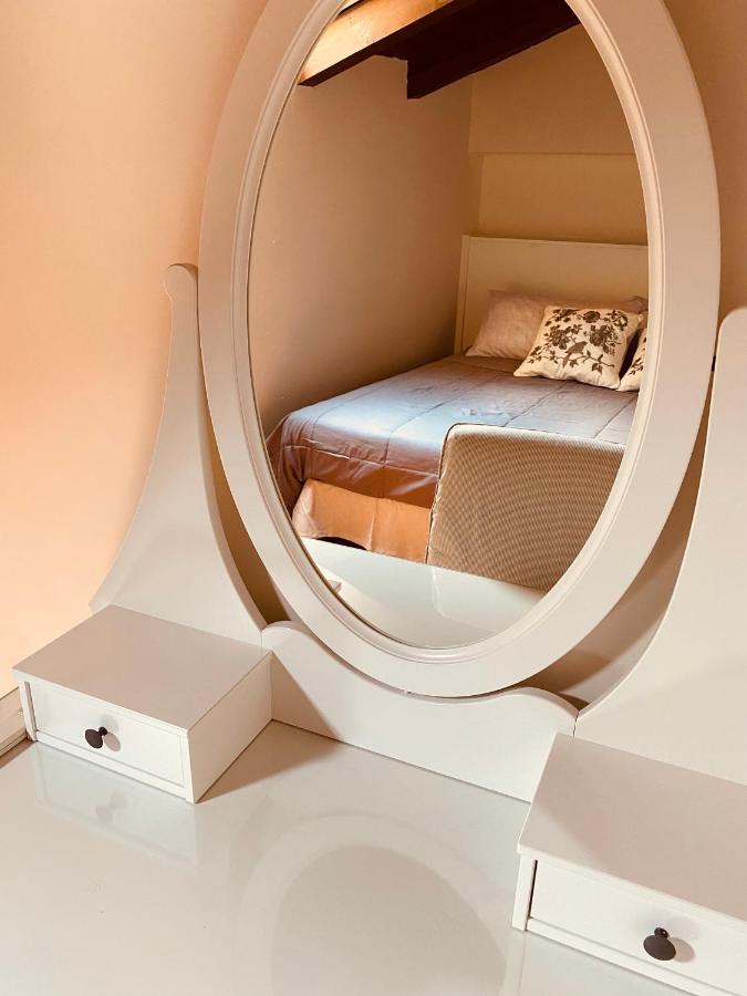 Il Salotto Sul Rio Apartment มานโตวา ภายนอก รูปภาพ